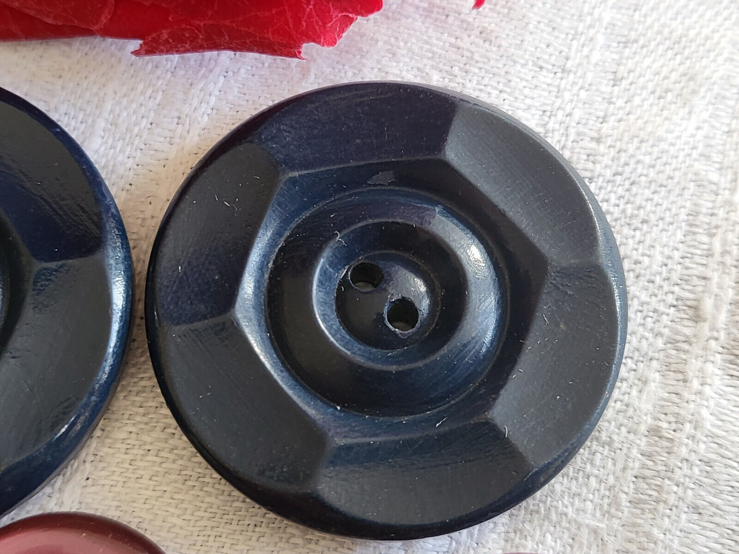 Duo gros boutons anciens en bois bleu diamètre 3,1 cm G19B