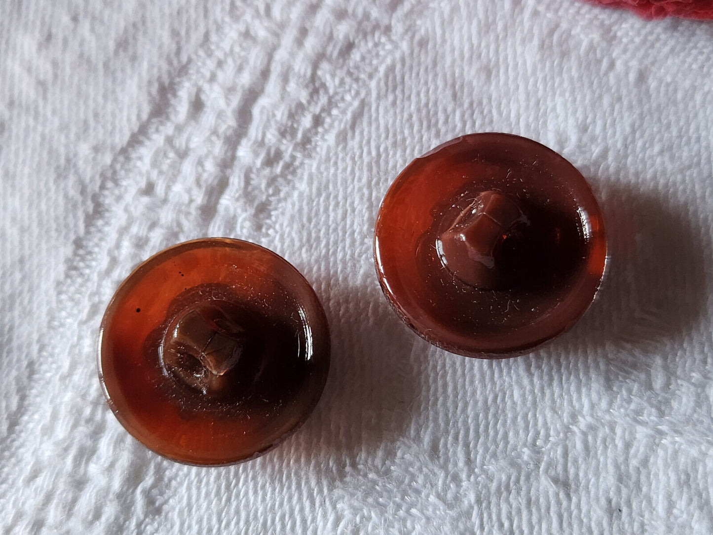 Duo boutons anciens en verre marron laiteux vintage 1,7 cm D6J