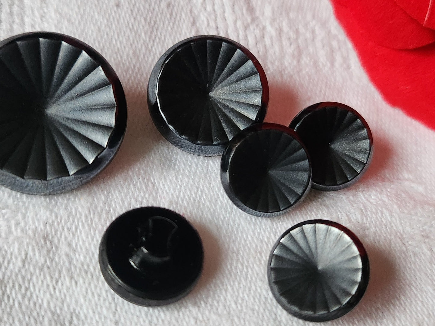 Lot 6 boutons en verre gris vintage facette panaché 1,3 à 2,1 cm ref 2184