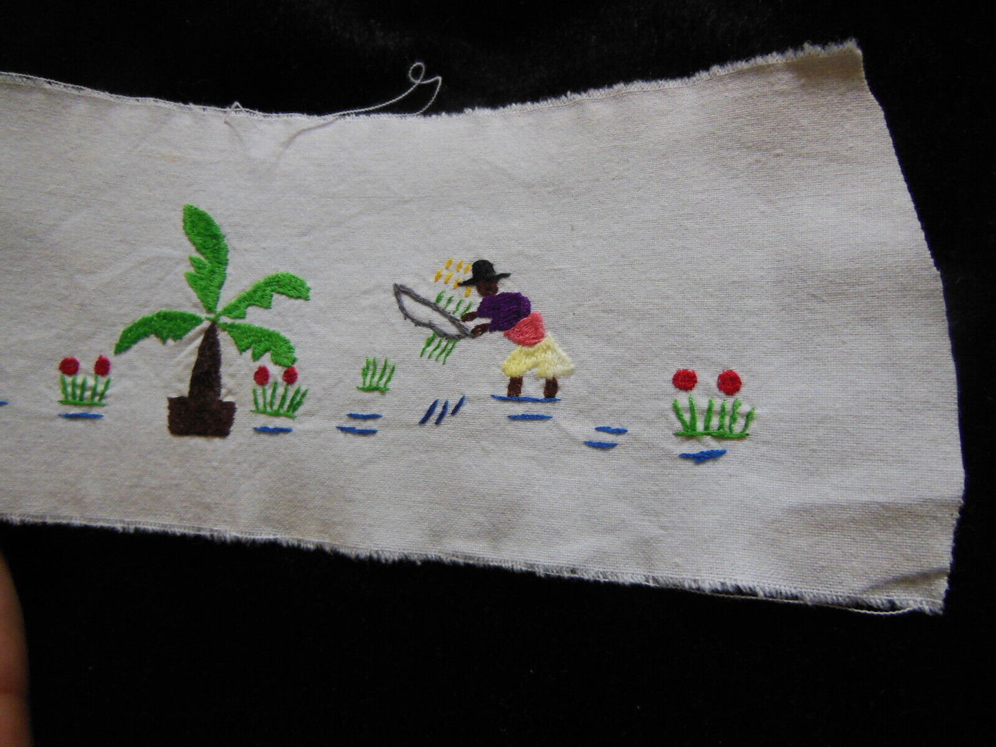 Broderie ancienne colorée personnage champs pour création récup incrustation B7