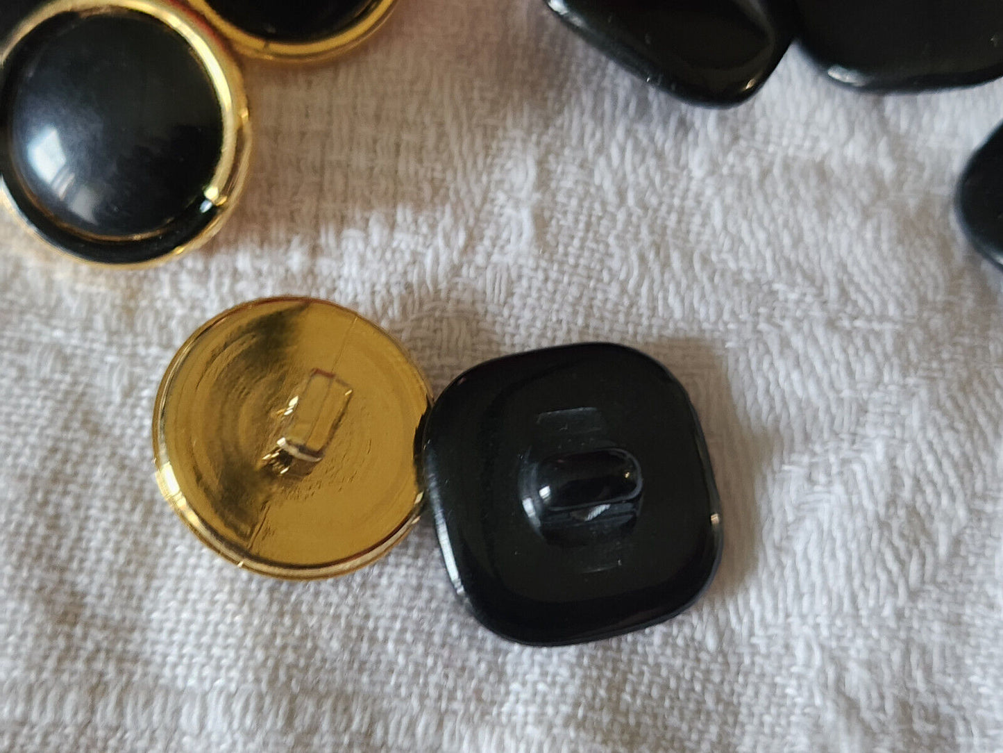 Lot 11 boutons vintage noir à pied 2 series 1,8 cm ref 2259