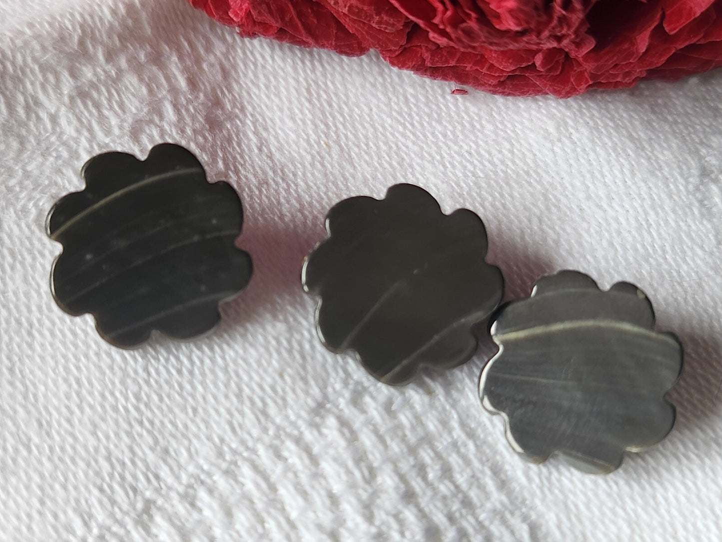 Collection Trio boutons vintage en nacre pied 1,4 cm gris spirale G17D
