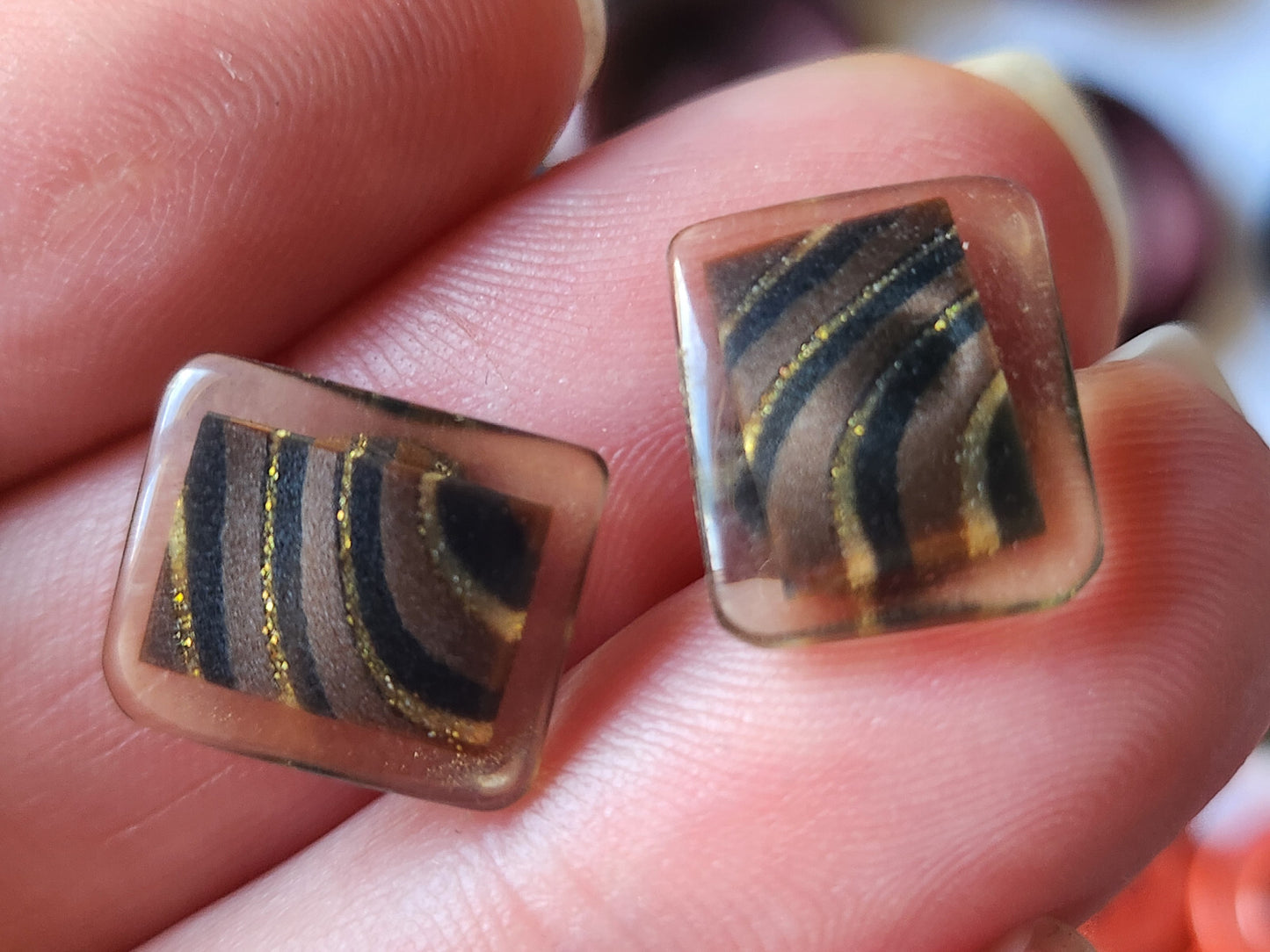 Lot 7 boutons vintage marron inclusion scintillant pied 1,2 sur 1,4 cm ref 2441