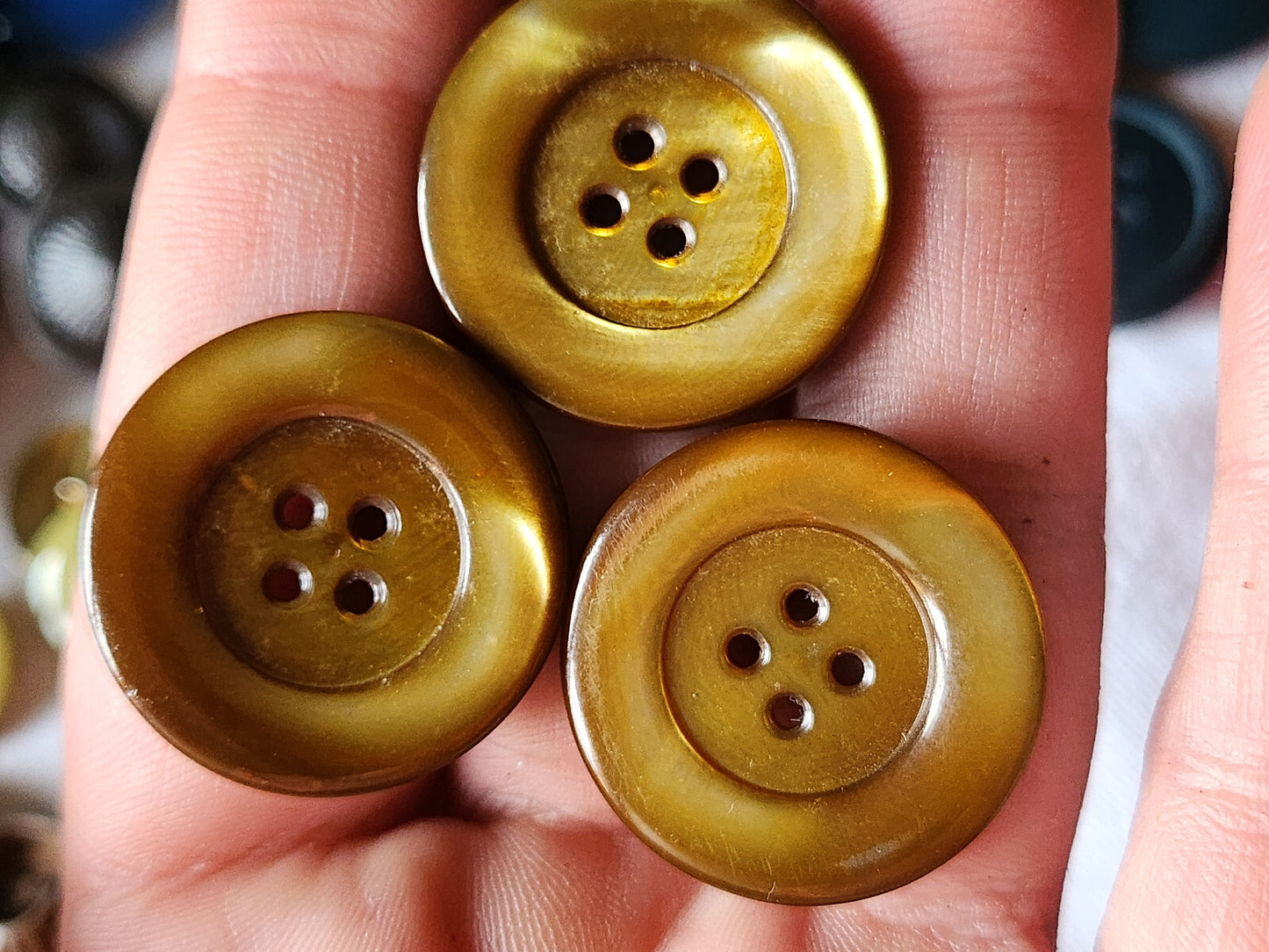 Trio gros boutons anciens en nace teinte a definir 2,6 cm G10S
