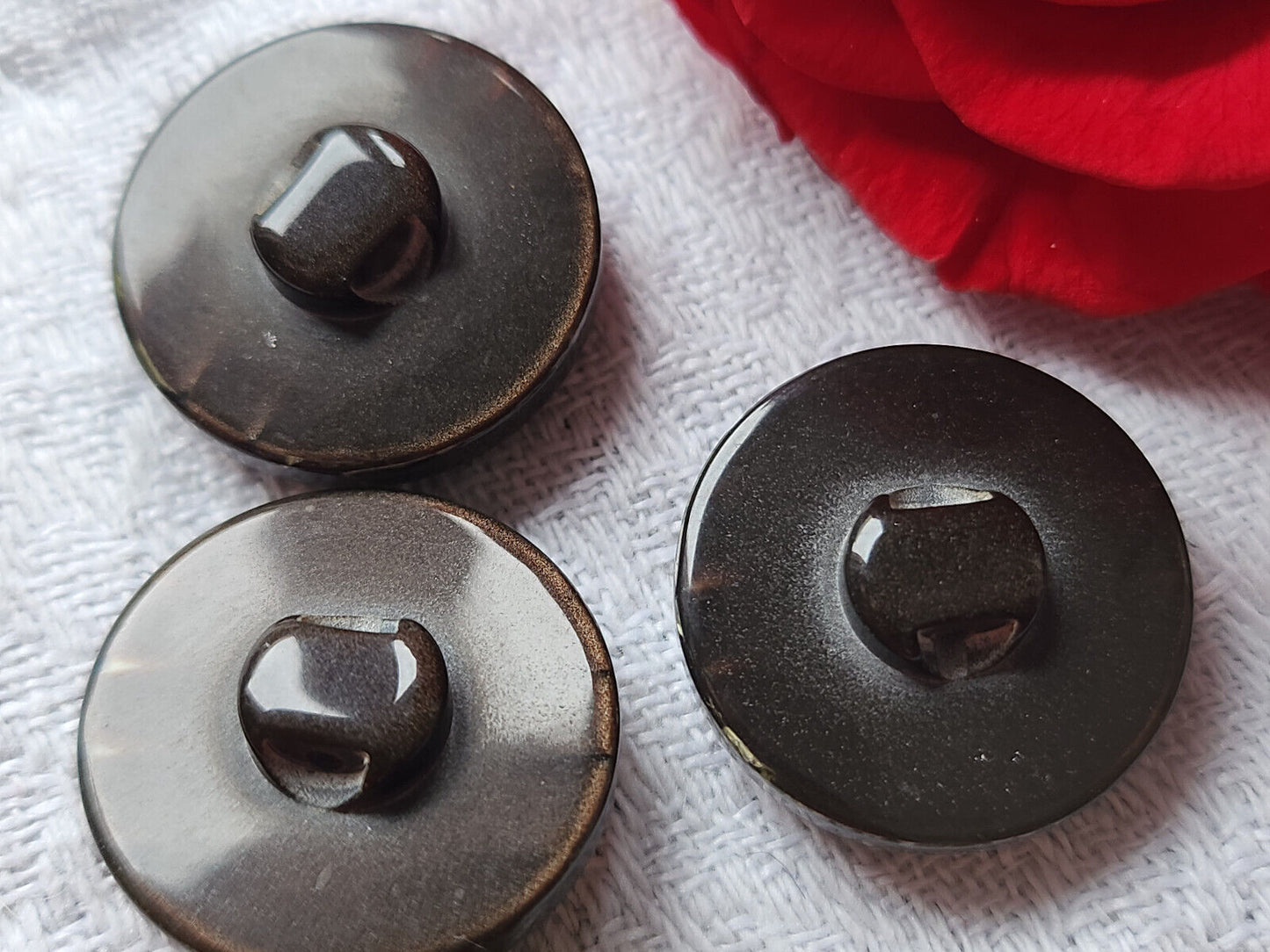 trio boutons vintage bombé inclusion pour fourrure marron pied 2 cm ref 6016