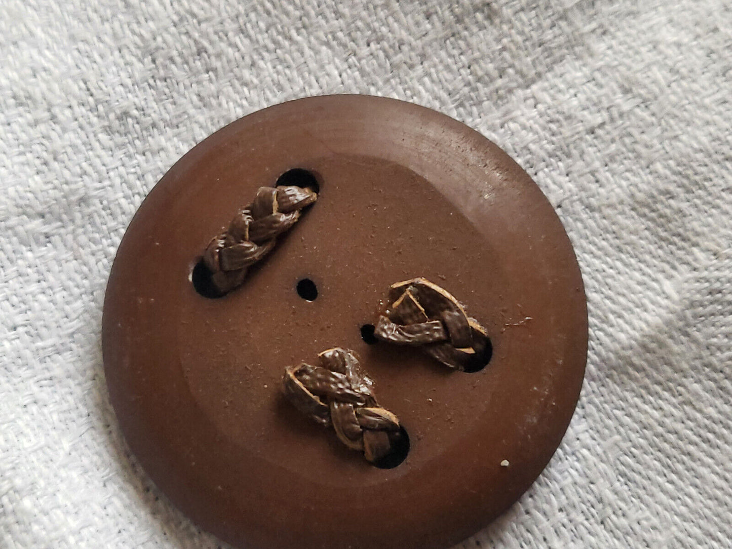 Gros bouton vintage ancien marron cœur tressé 3,8 cm ref 2793