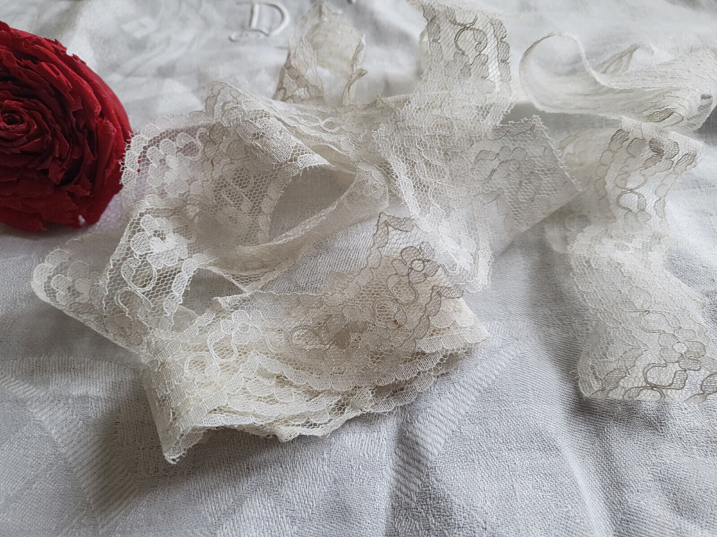 Dentelle vintage en nylon 3 mètres 70 zigzag T15-34