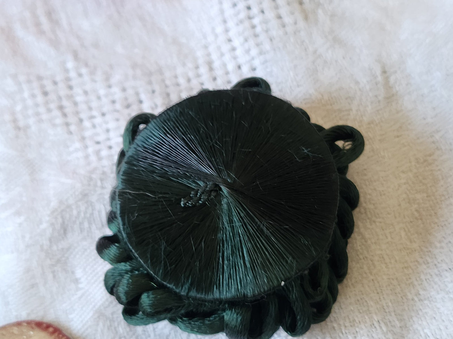 Haute couture gros bouton ancien soie? passementerie vert 4 cm XXL ref 5935
