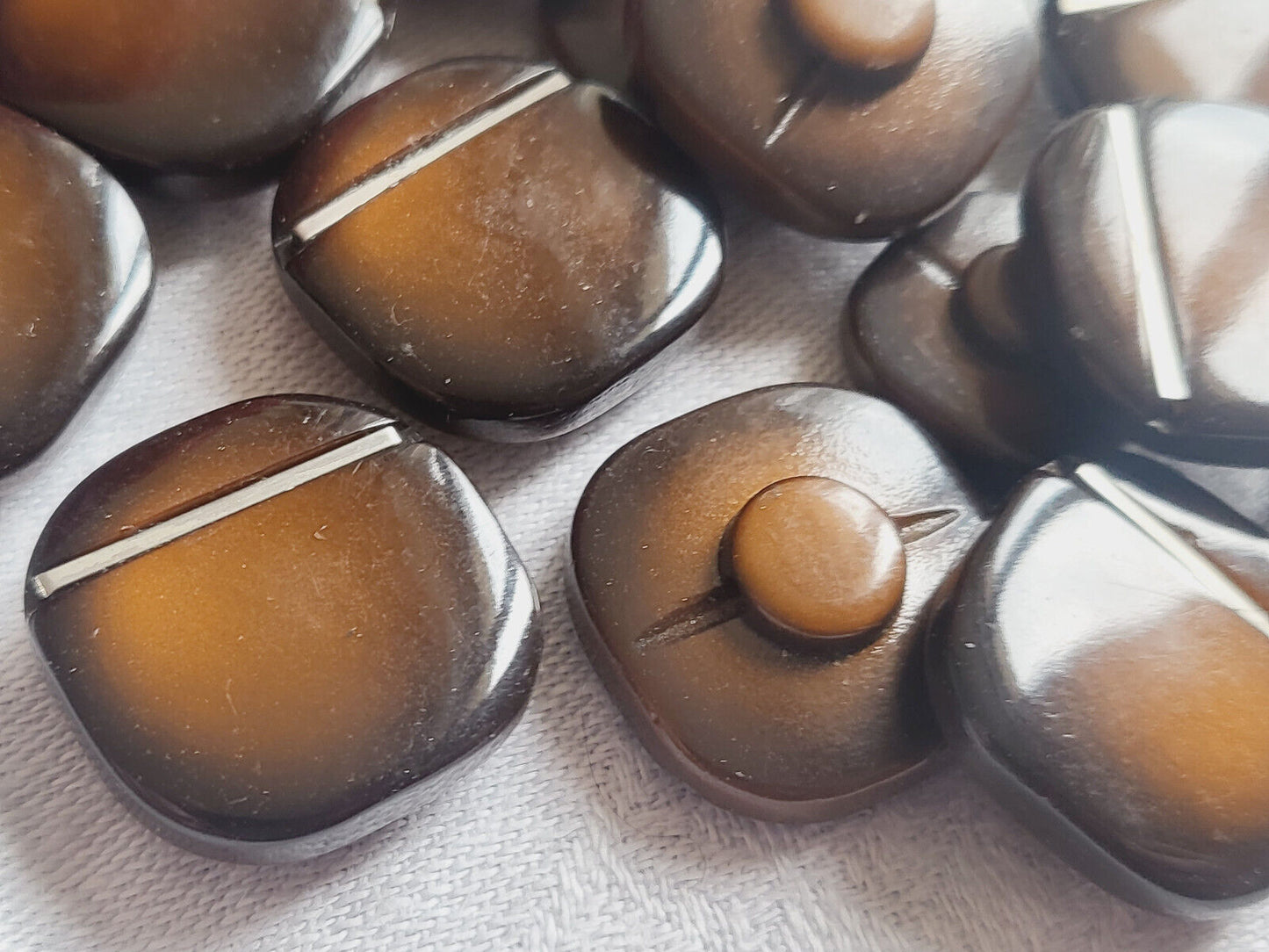 Lot 8 boutons vintage marron liseré argenté à pied 2 cm ref 2002