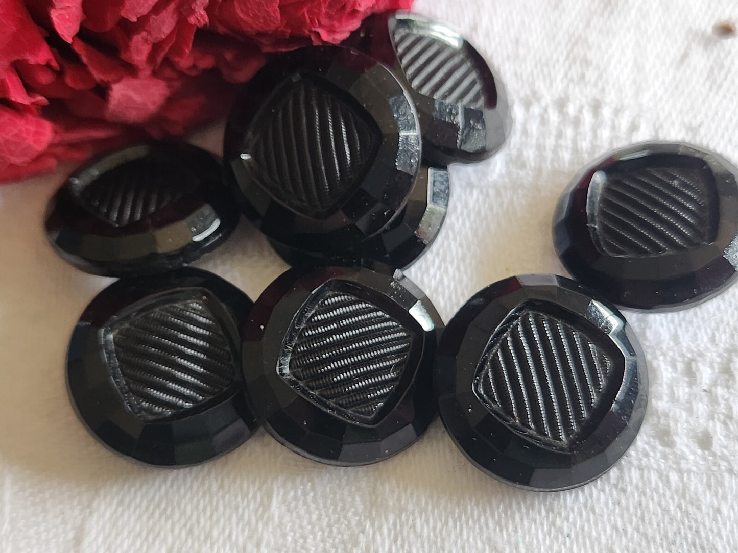 Lot 6 boutons anciens en verre noir 1,8 cm pied ref 5094