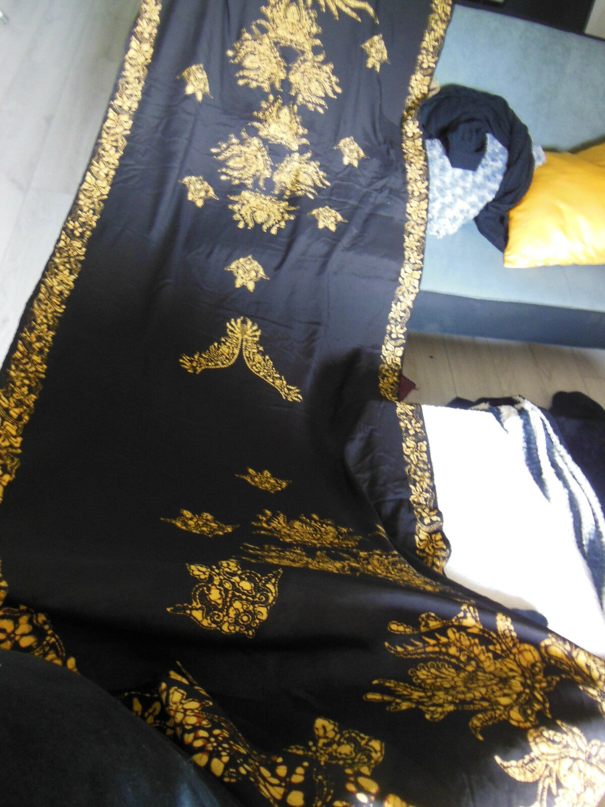Coupon tissu vintage ancien motif ethnique noir Indonésie 3 mètres sur 91 cm B6
