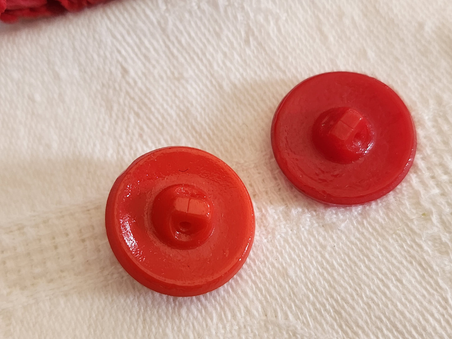 Duo boutons vintage en verre trouge doré 1,7 cm G16D