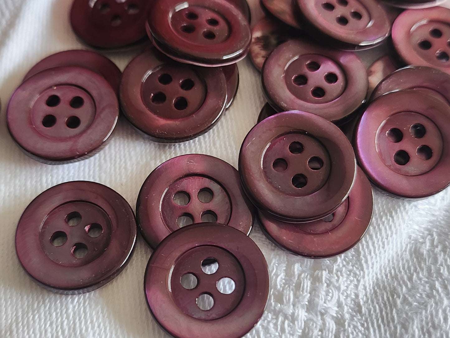 Lot 10 boutons vintage en nacre violet 1,7 cm à trous ref 1469