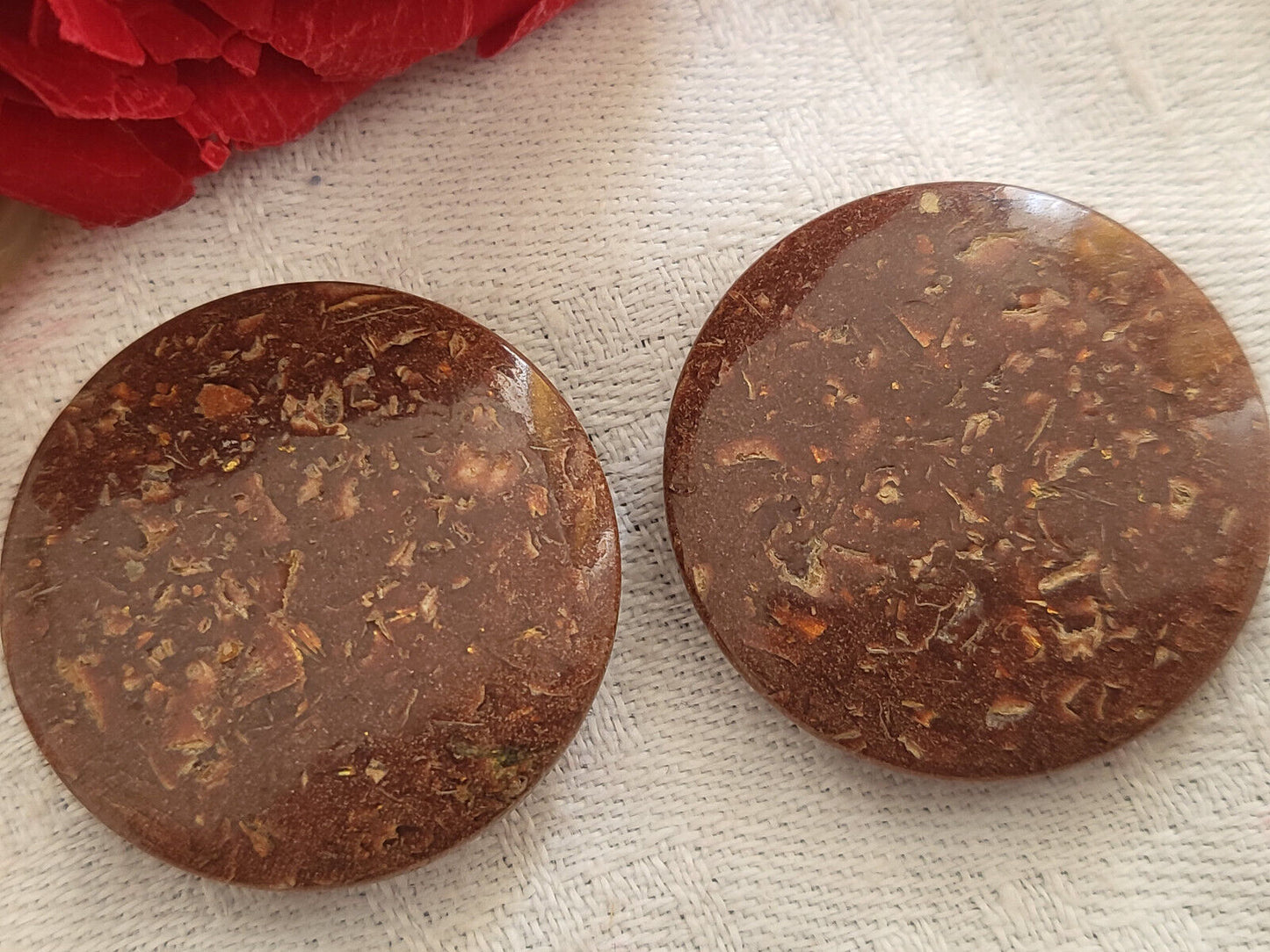 Duo gros boutons vintage marron effet composite à pied 2,7 cm G14L