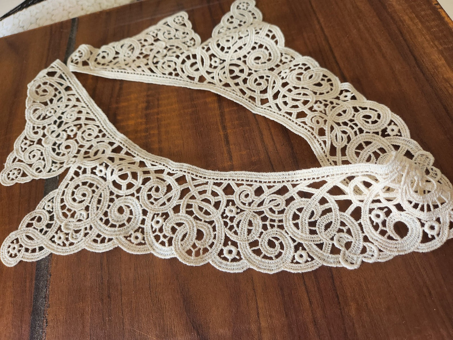 Ancien col en tissu dentelle broderie B3-6