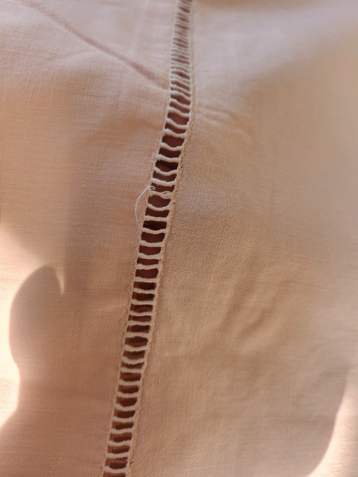 Monogramme ancien HK retour de drap rose brodée jour B7