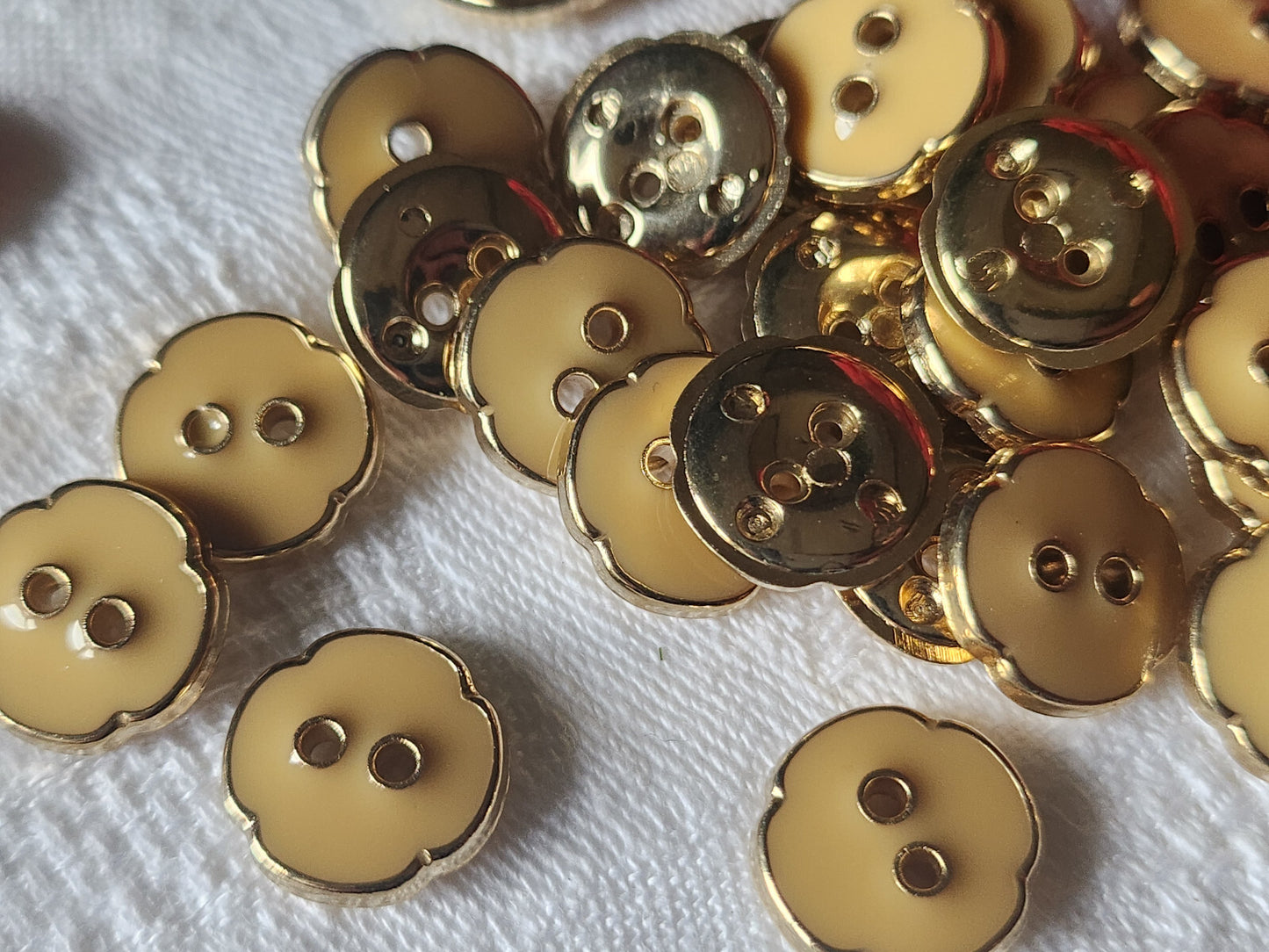 Lot 19 petits boutons vintage marron/beige doré acrylique 1,3 cm ref 4590