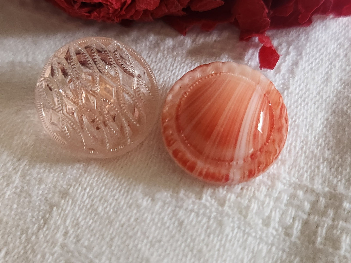 Duo boutons vintage en verre rose rouge blanc 1,7 et 1,8 cm G7S