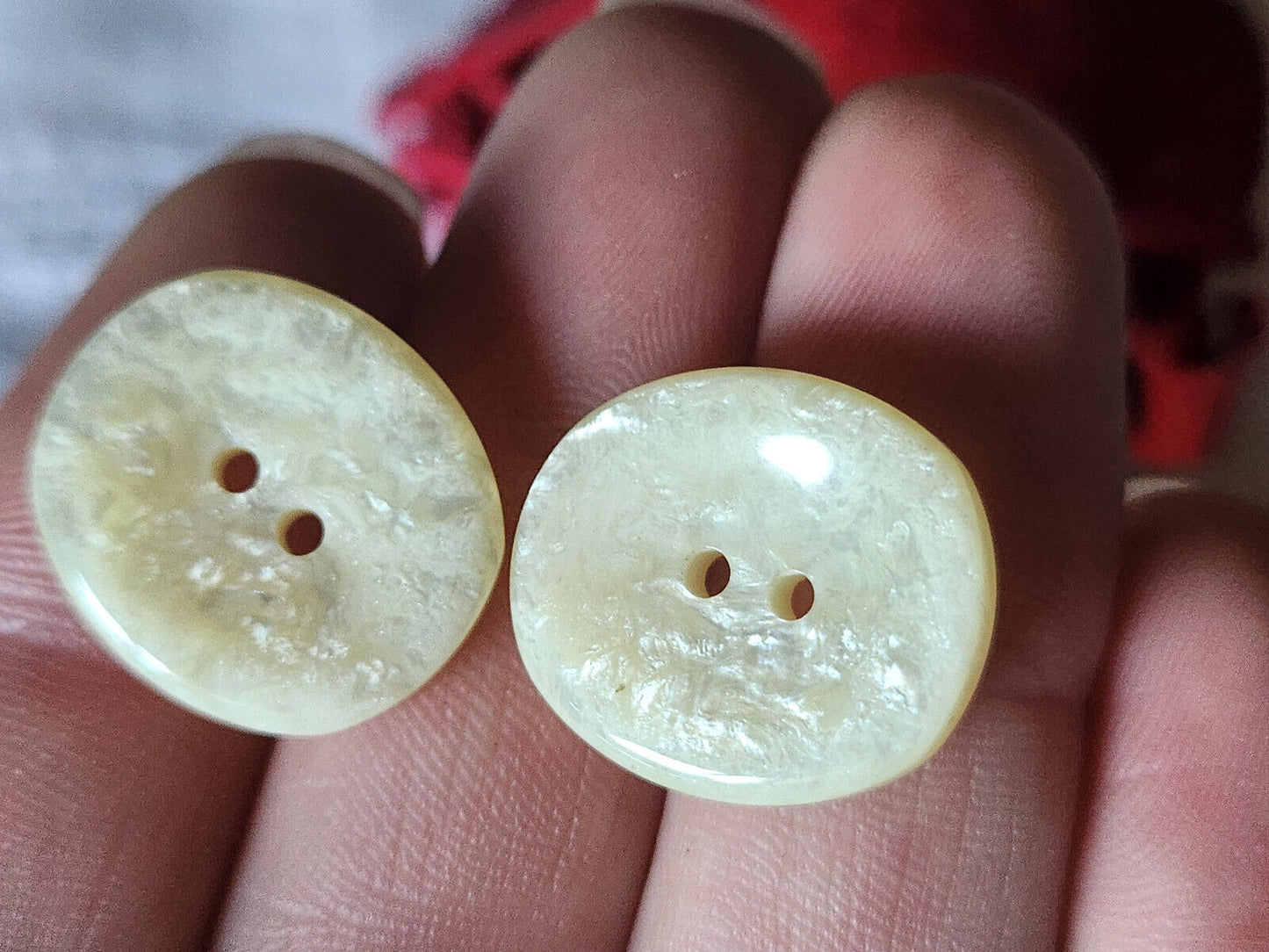 Lot 7 boutons vintage créme nacré moucheté ovale 1,7 sur 1,9 cm ref 2777