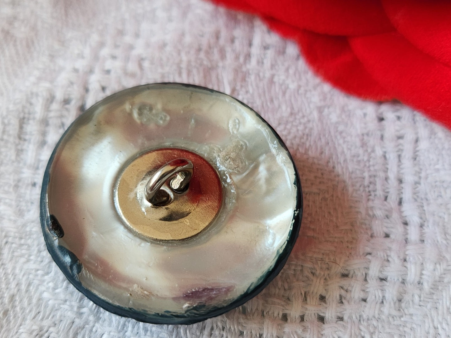 Bouton vintage en resine bleu pied metal 2,7 cm D19L