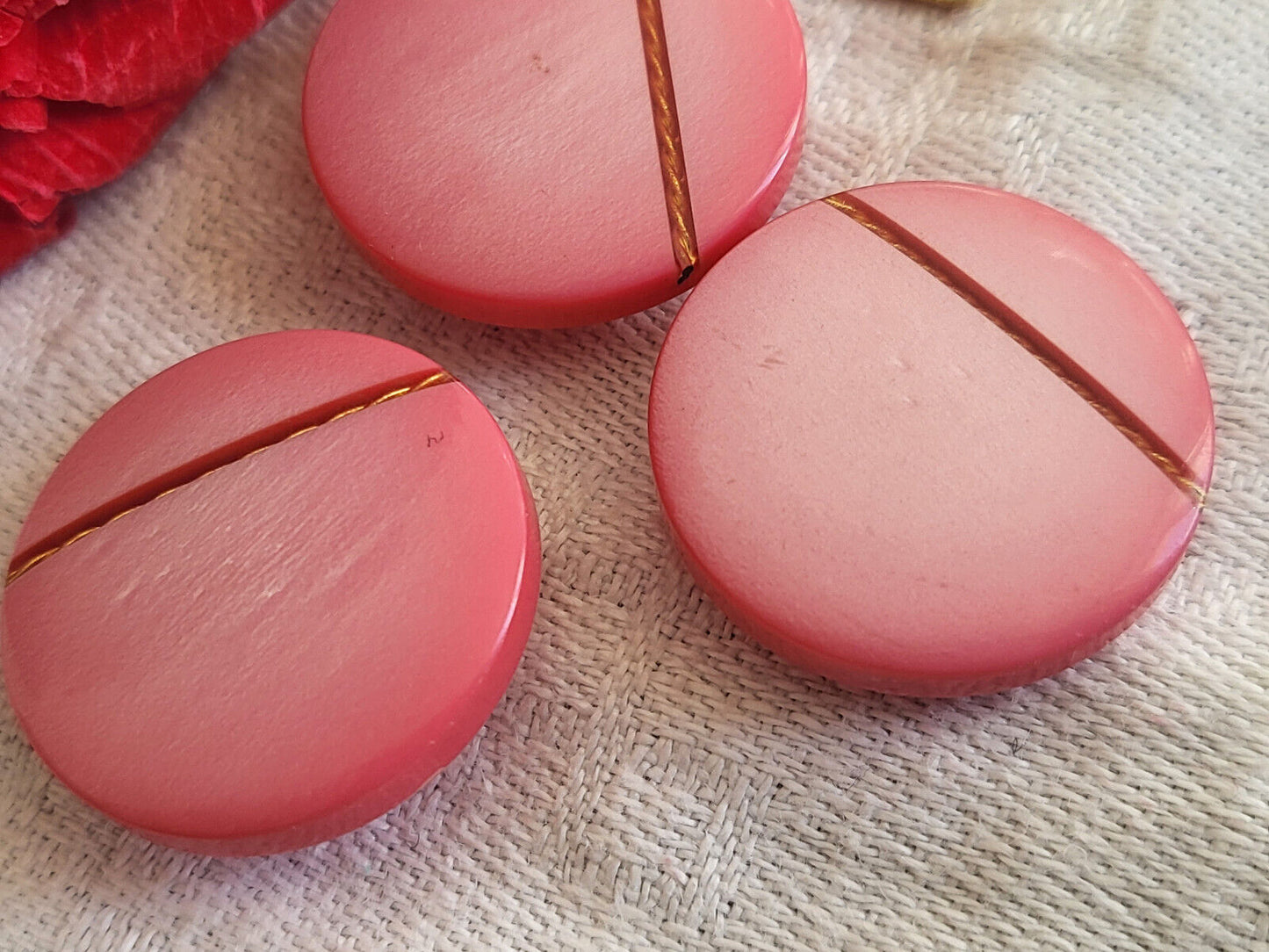 Trio boutons vintage inclusion doré rose à pied 2,2 cm ref 5500