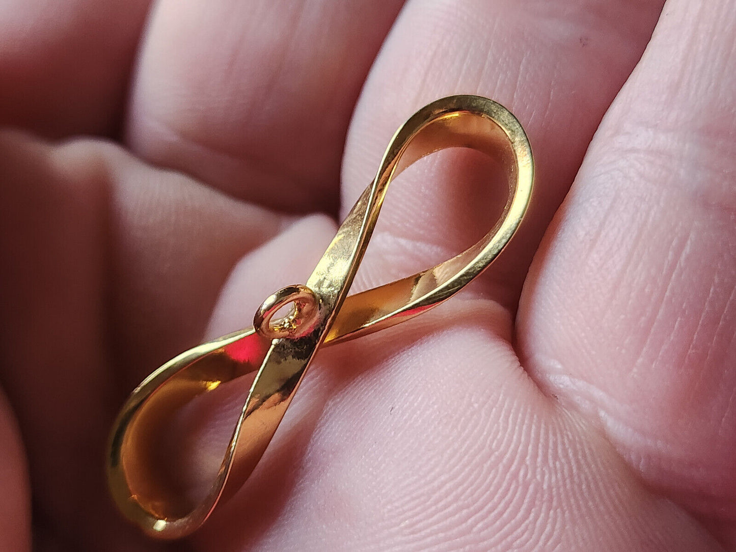 Long bouton vintage en métal doré signe infini 3,6 cm ref 1853