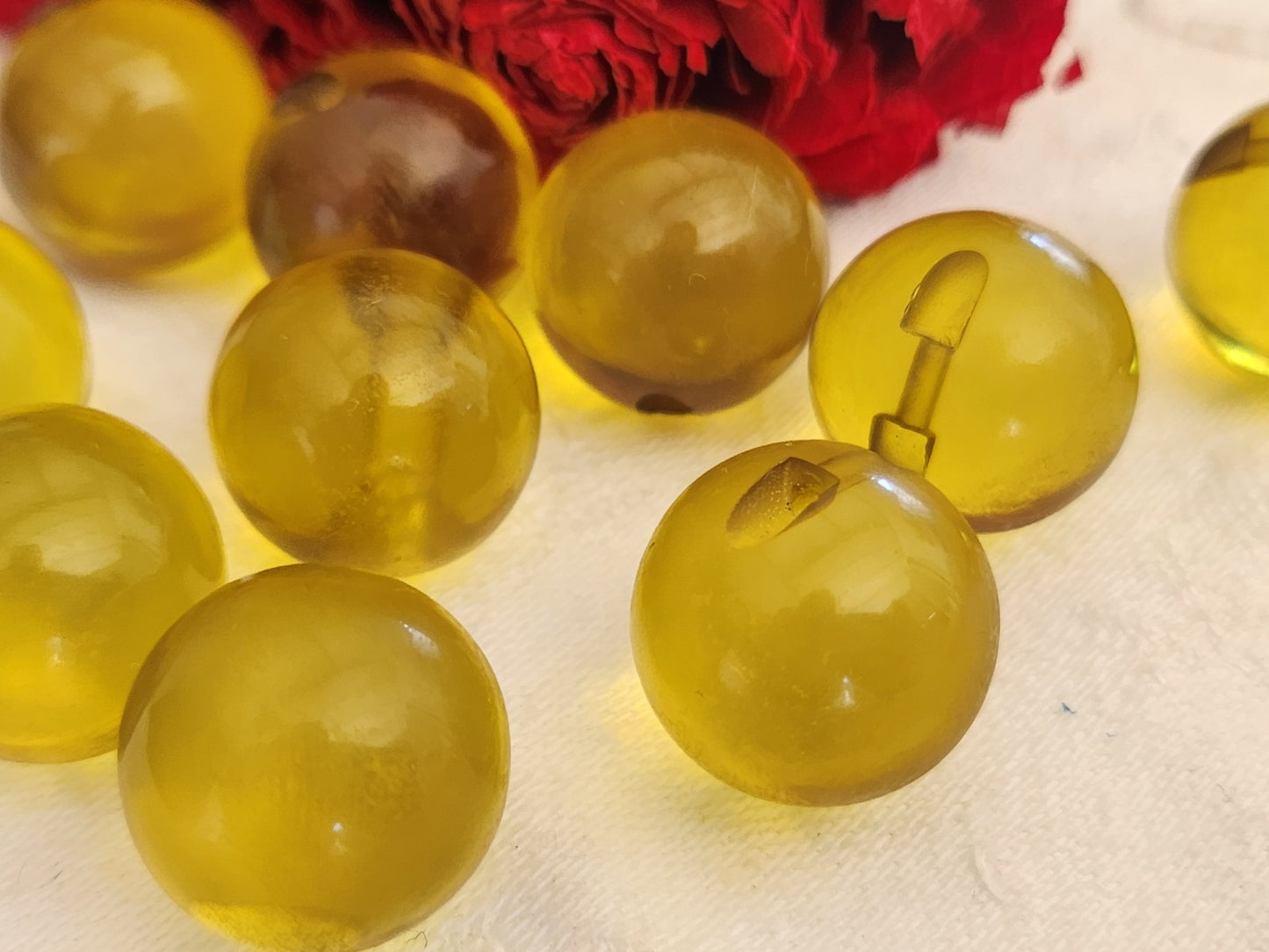 Lot 6 boutons vintage boule teinte jaune superbe 1,7 cm ref 1851