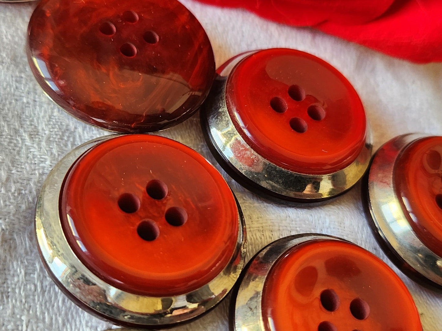 Lot 6 gros boutons vintage rouge metal trou lourd 3 cm ref 3861 **