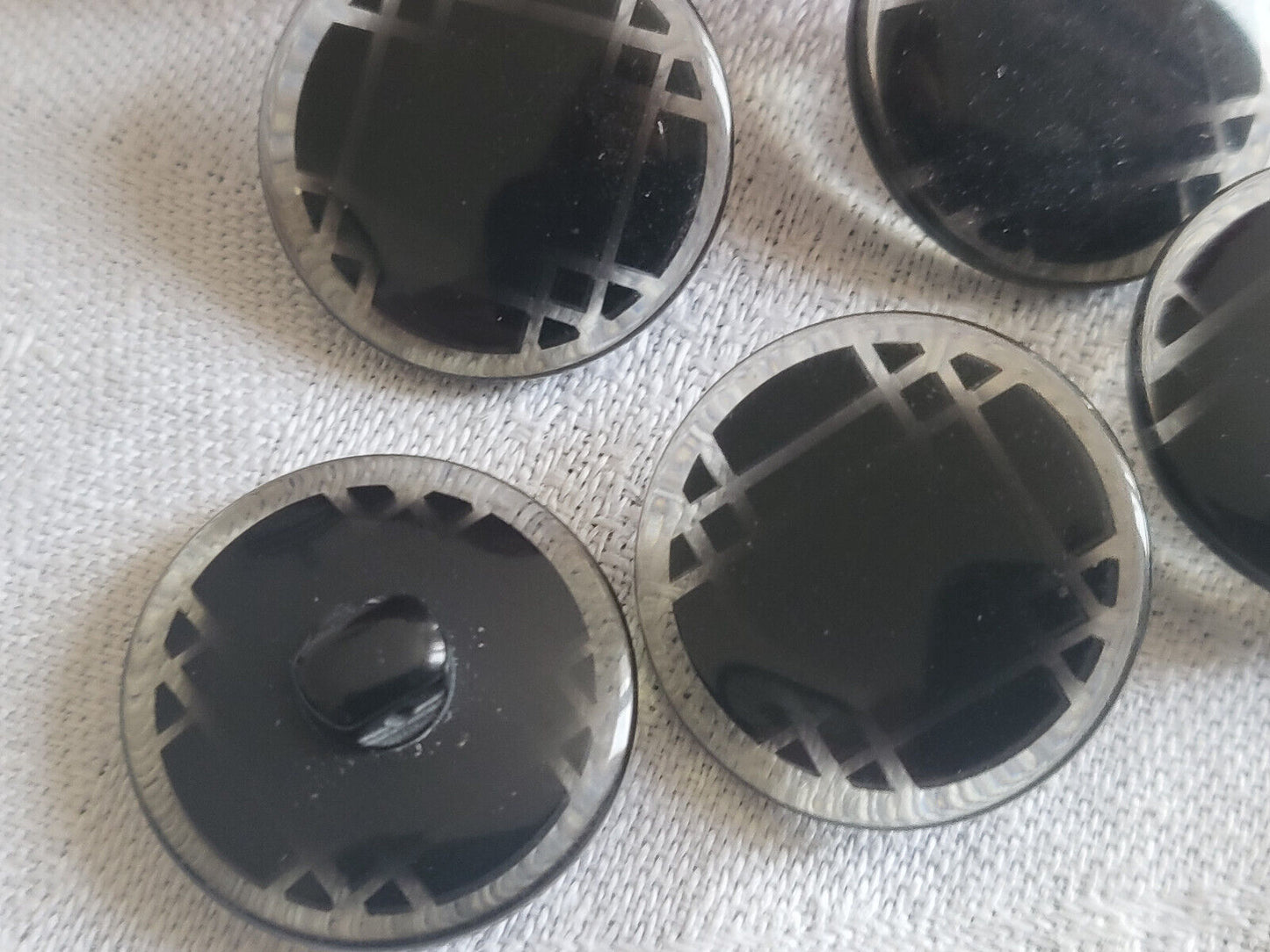 Lot 5 boutons vintage noir transparent jolis à pied diamètre 2,2 cm ref 5585