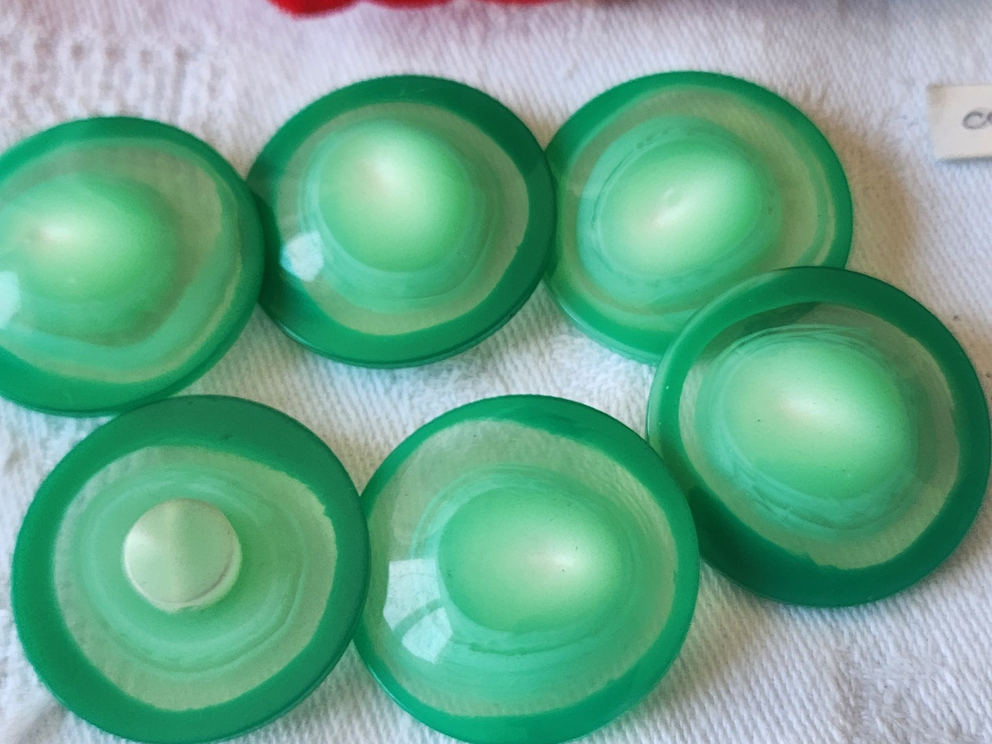 Lot 6 gros boutons vintage vert veiné pied transparent 2,8 cm ref 561