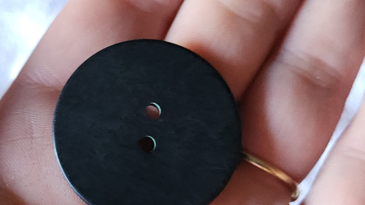 Gros bouton anciens vert et noir bicolore 3,4 cm travaillé G6K