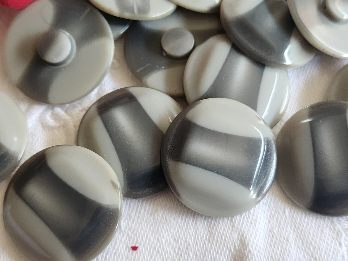 Lot 6 gros boutons vintage gris camaieu 2,5 cm ref 1657