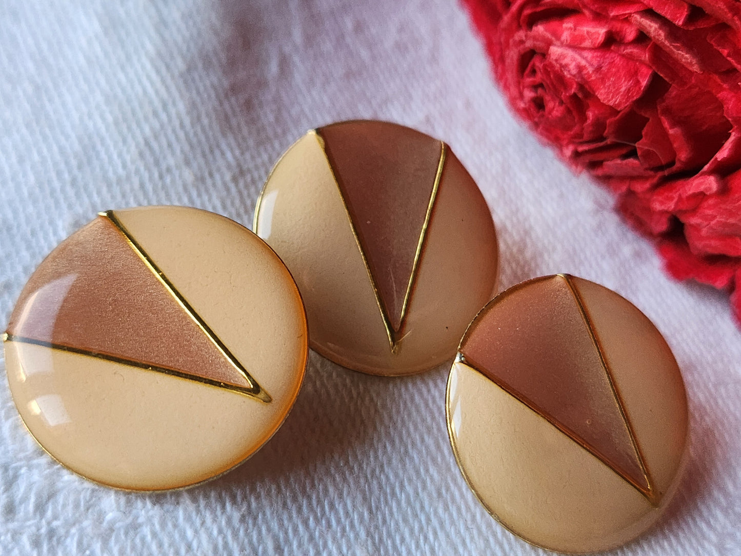 Trio boutons vintage en métal rose doré jolis 2 cm doré pied D9J