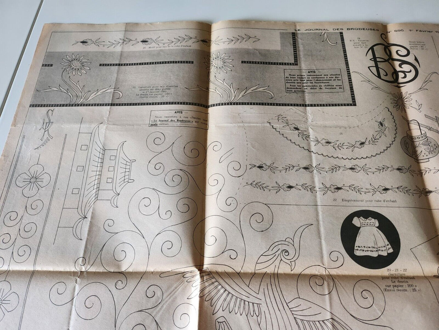 Le journal des brodeuses 1953 n° 695 barboteuse nappe à thé service taie