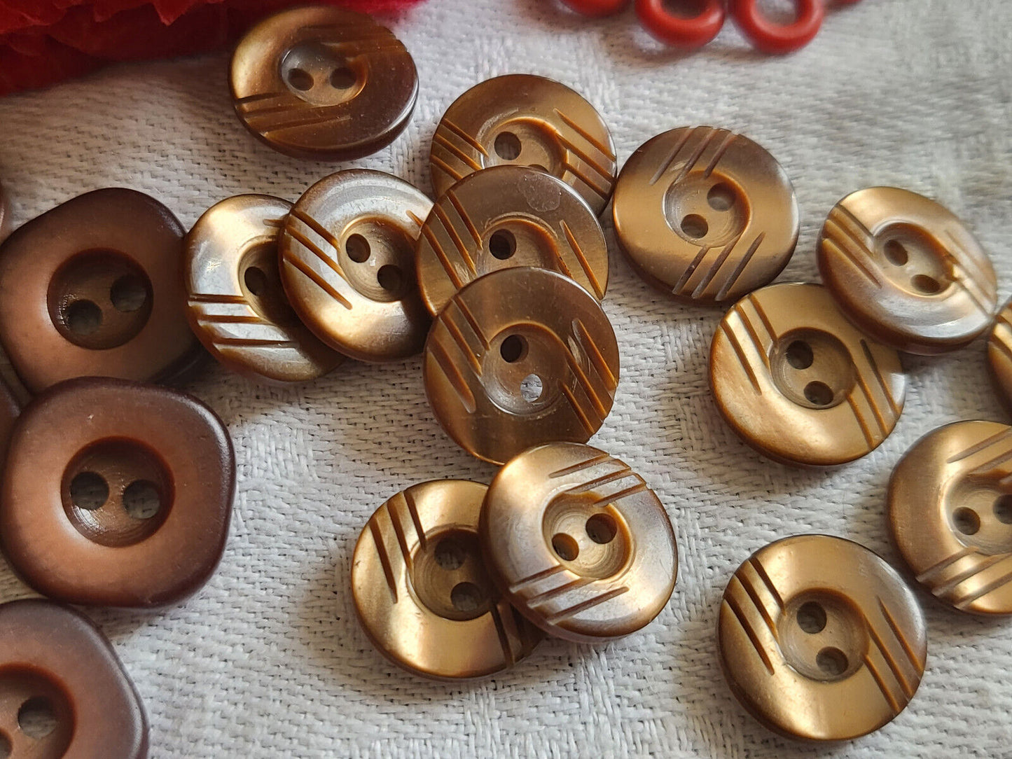 Lot 22 petits boutons vintage marron 2 séries panaché 1,1 et 1,2 cm ref 2342