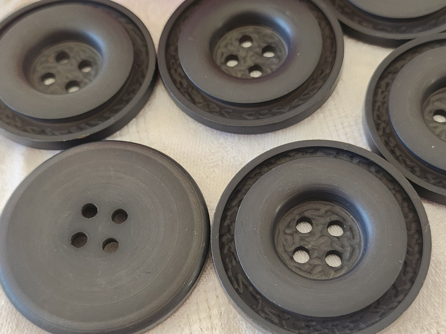 lot 6 boutons vintage énormes gris mat XXL trous 4,3 cm ref 6073