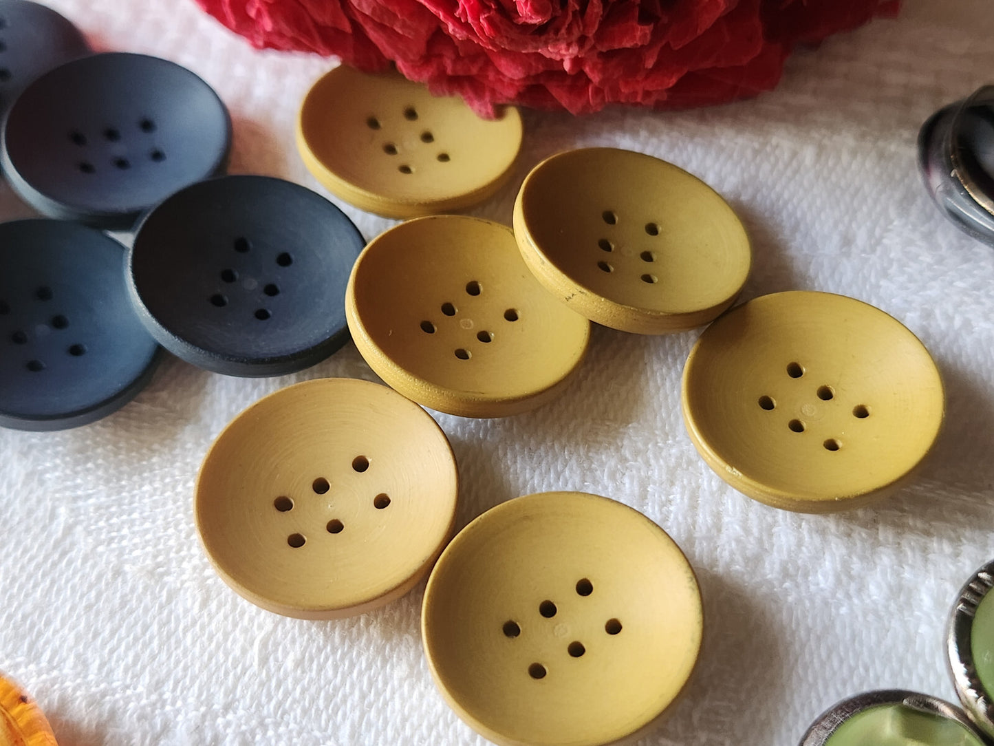 Lot 15 boutons vintage 6 tous bleu moutarde 2 series 1,7 cm ref 953