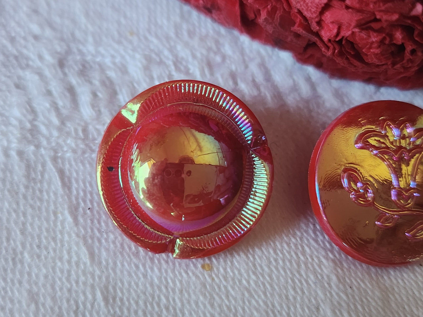Duo boutons vintage en verre rouge mordoré 1,8 cm D11H
