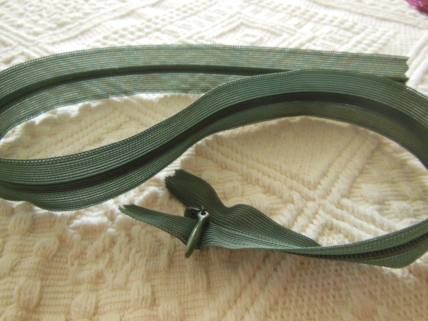 Fermeture éclair 50 cm vert gris invisible non- séparable A4