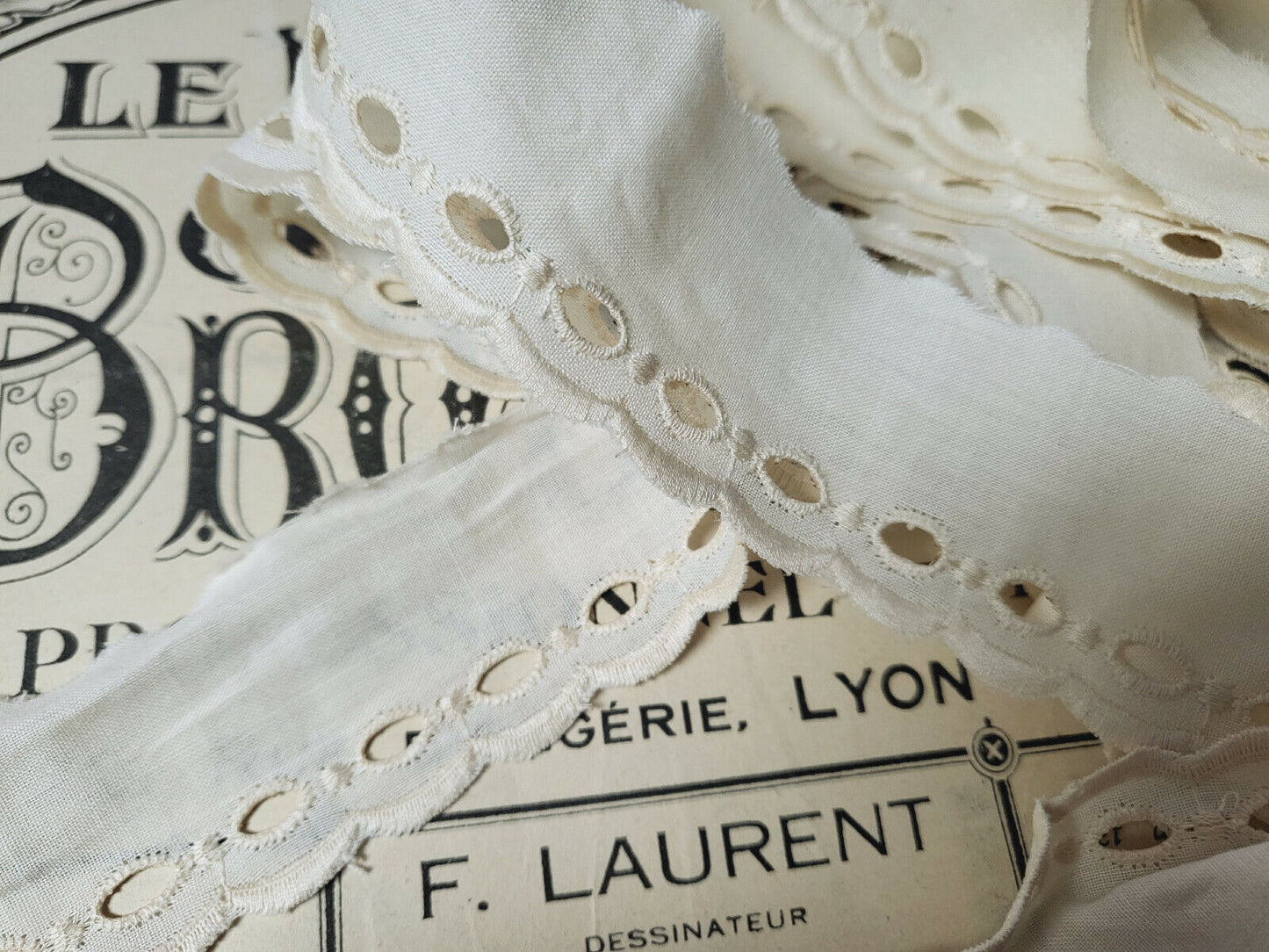 dentelle vintage beige/ blanc cassé bas festion idéal jupon 9 mètres 30 T4-7