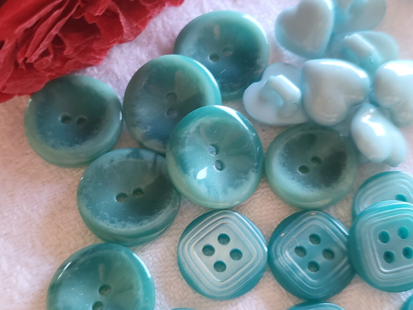 Lot 21 boutons vintage bleu tendre panaché 3 séries 1,1 à 1,5 cm ref 260