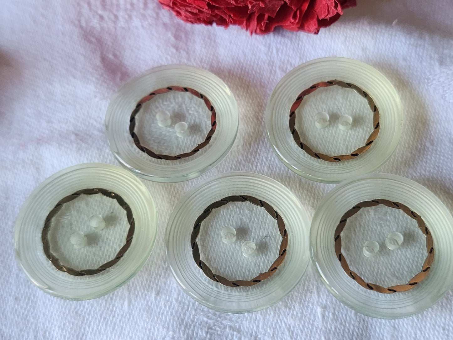 Lot 5 gros boutons vintage transparent vert doré trous 2,8 cm ref 5437