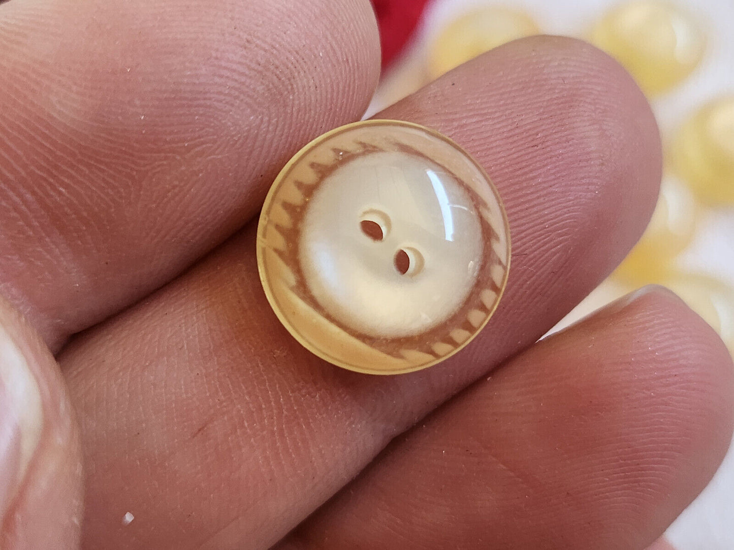 Lot 12 boutons vintage bombé paillette beige inclusion petits 1,4 cm ref 5053