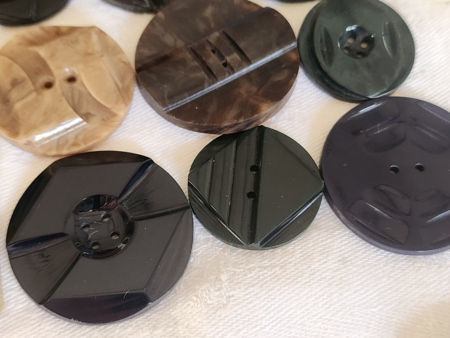Lot 20 boutons anciens art deco bakelite plastique galalithe 2,7 à 3,5 cm T1