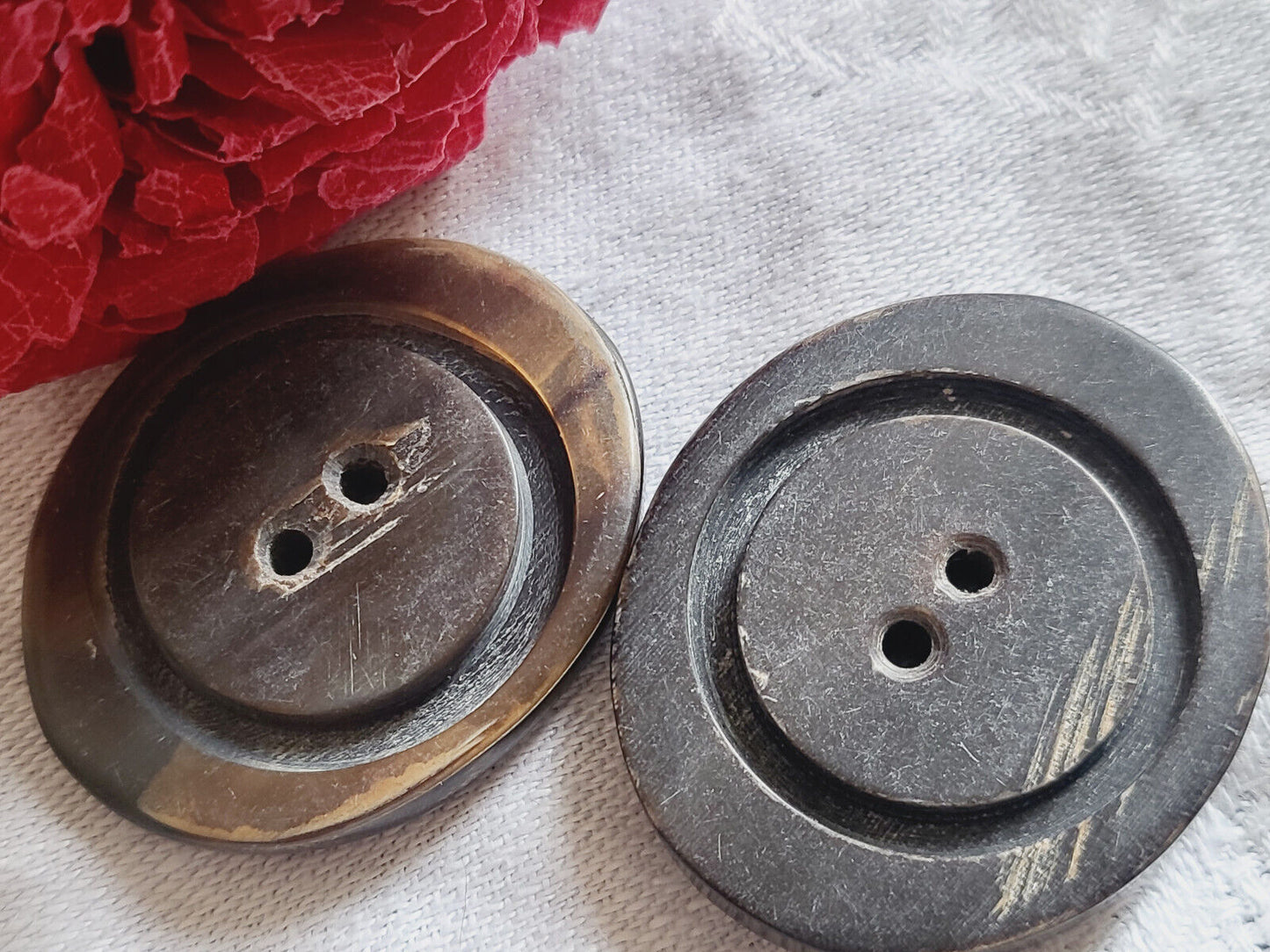 Duo gros boutons anciens ovale en corne 3,6 cm ref 2984