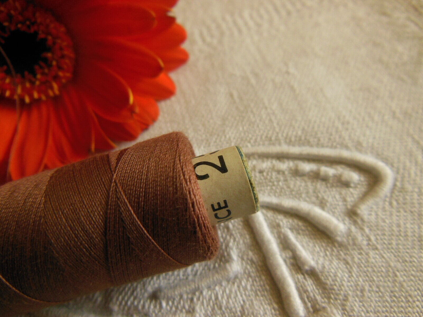 Grosse bobine ancienne fil marron 10 grammes couture mercerie