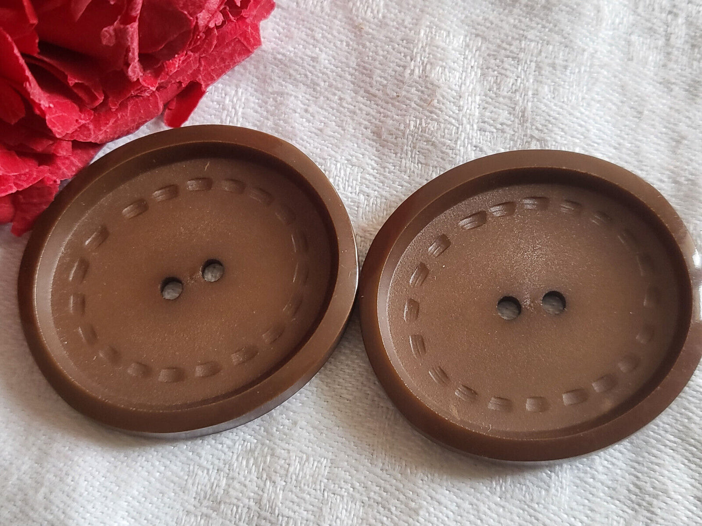 Duo gros boutons marron ovale travaillé à trou manteaux 3,3 sur 3,5 ref 1625