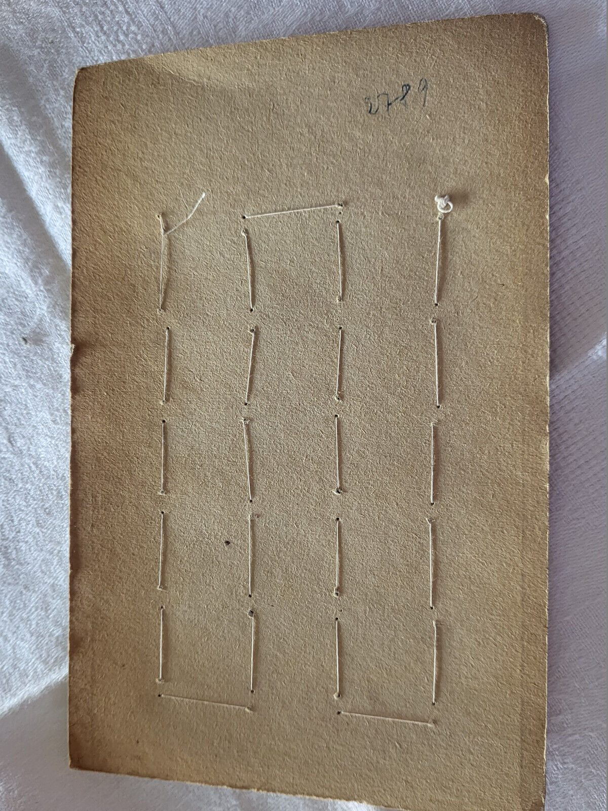 Plaque 24 boutons anciens marron moucheté pied 1,7 cm T18