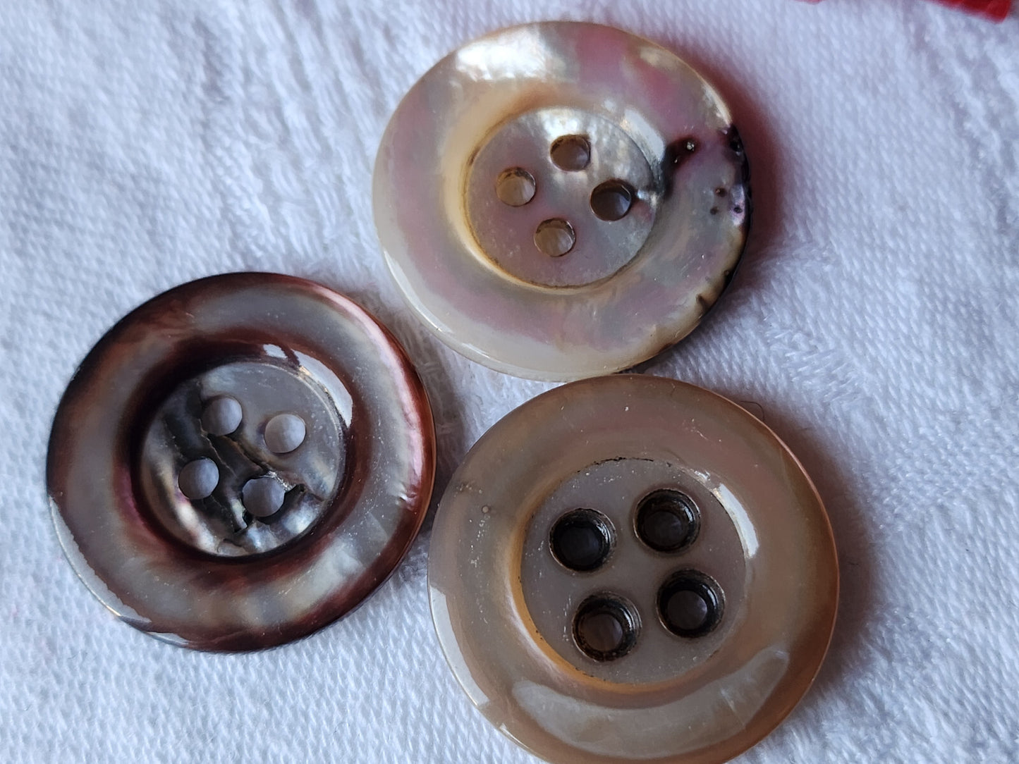 Trio gros boutons anciens en nacre 2,5 cm trous D17B