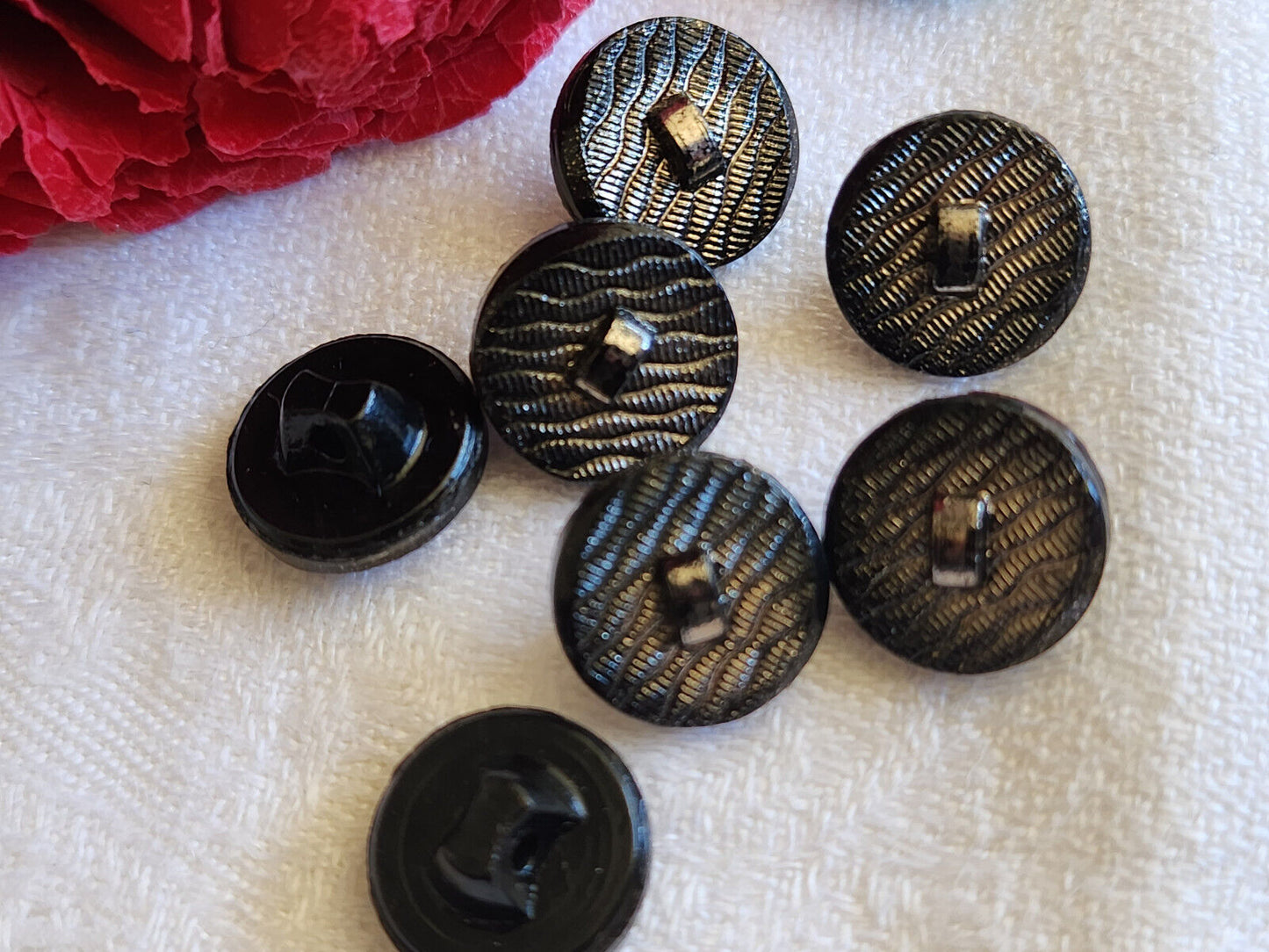 Lot 7 boutons anciens en verre noir argenté diamètre: 1,3 cm ref 1595